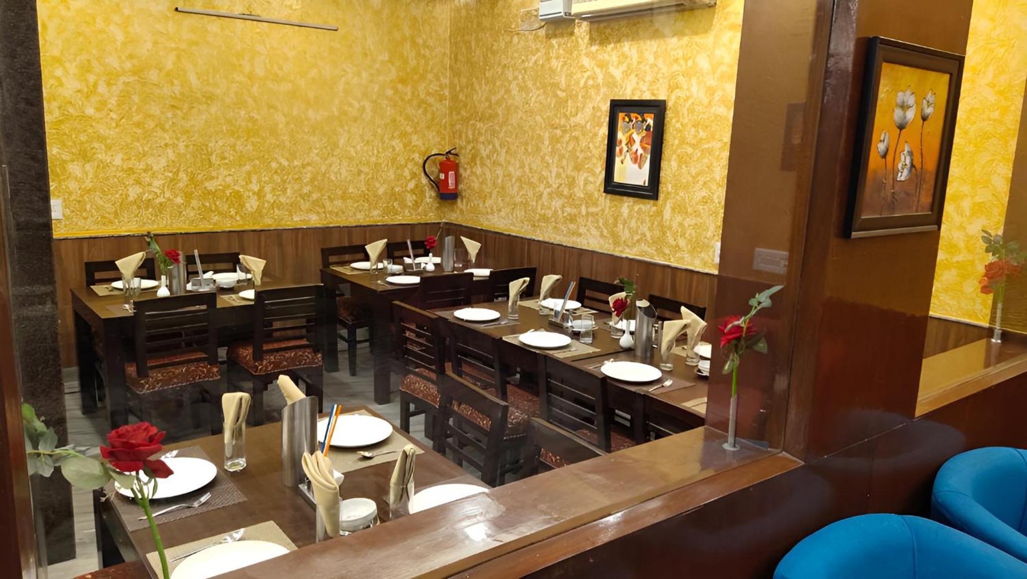 Goodluck House Near Terminal 3 Igi Airport Hotel New Delhi Buitenkant foto