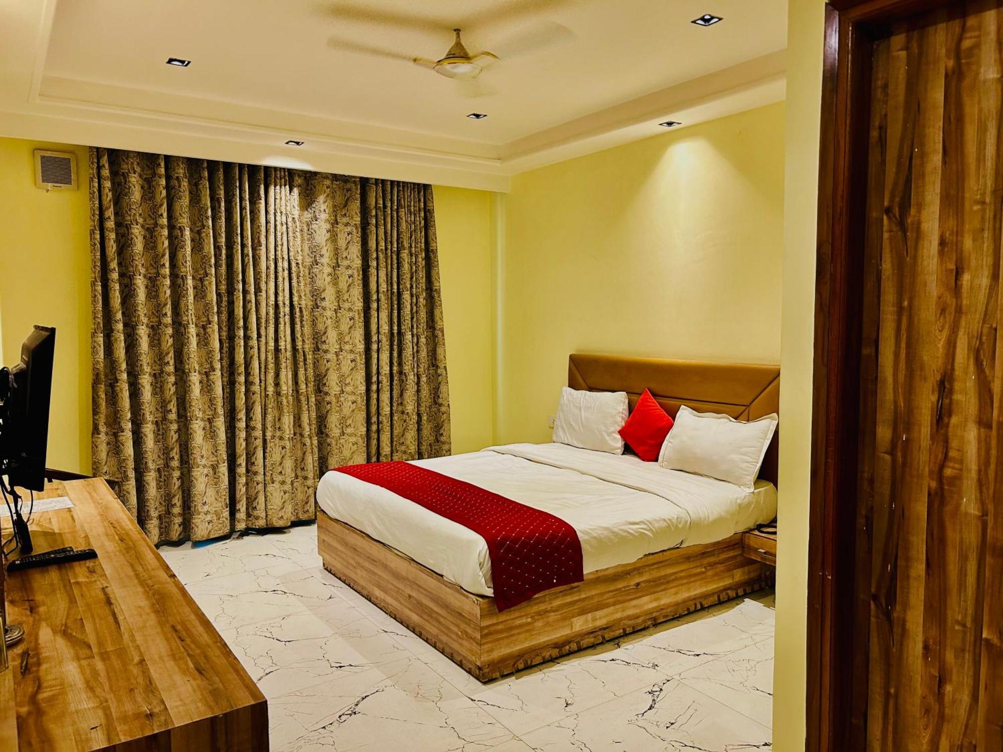 Goodluck House Near Terminal 3 Igi Airport Hotel New Delhi Buitenkant foto